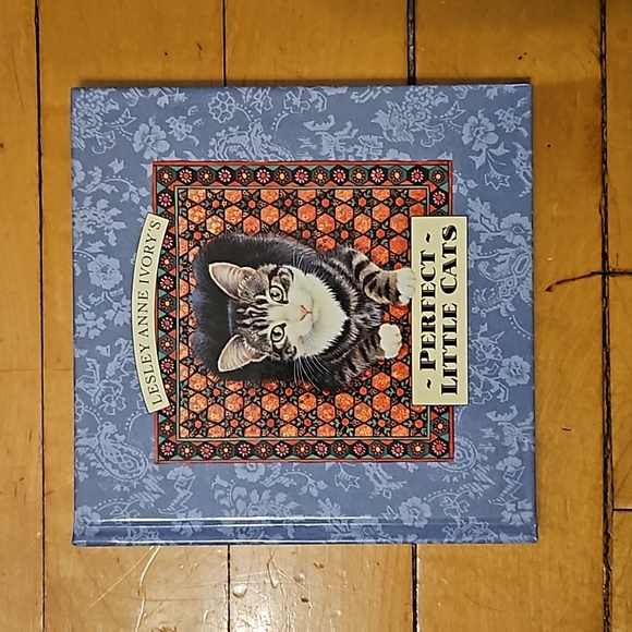 Lesley Anne Ivory's Perfect Little Cats box set of book and note cards - Picture 4 of 8